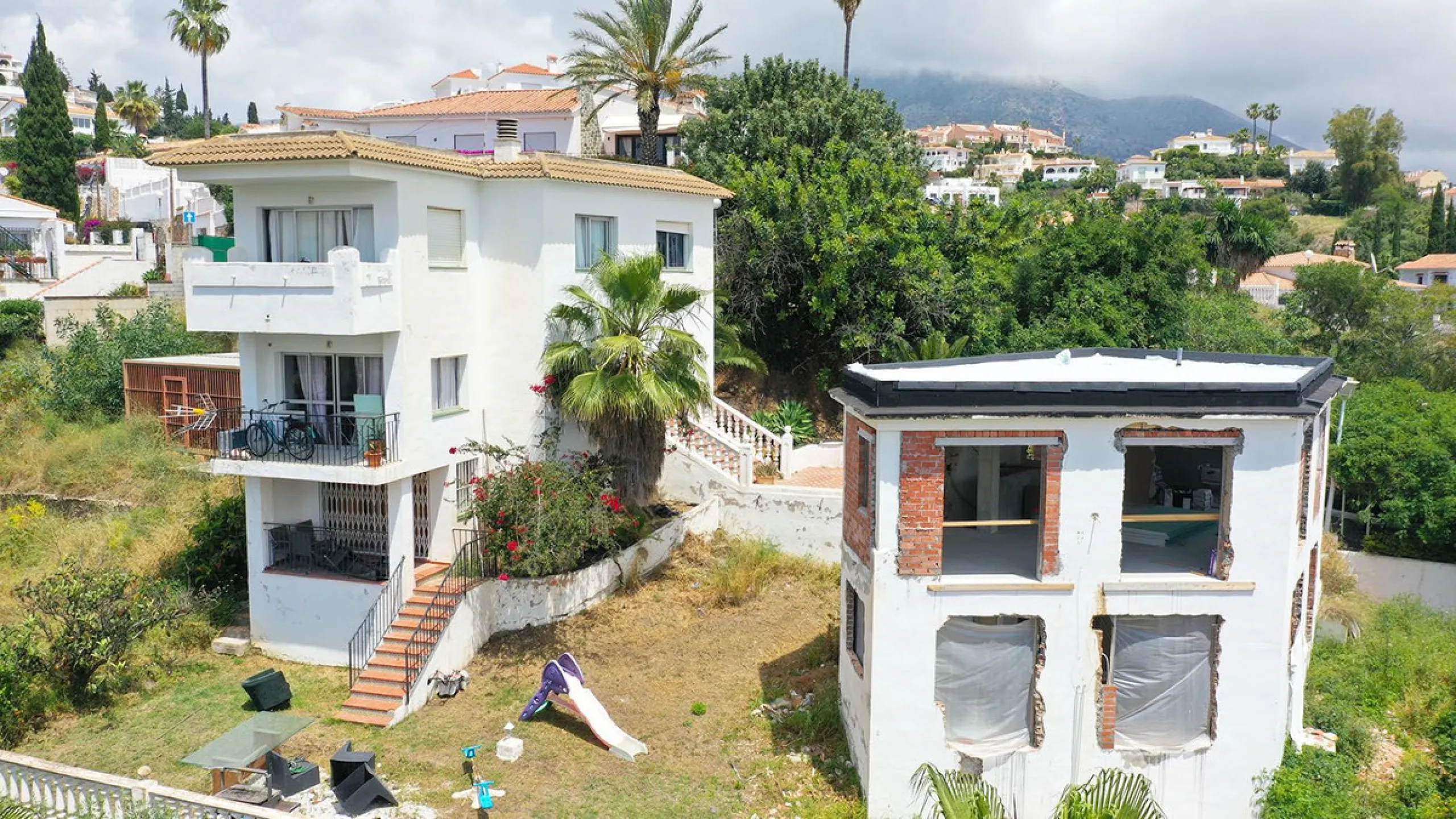 Investment Opportunity –3 Renovation Villas in Torreblanca