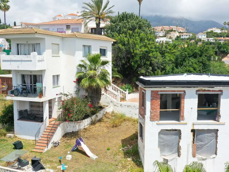 Investment Opportunity –3 Renovation Villas in Torreblanca
