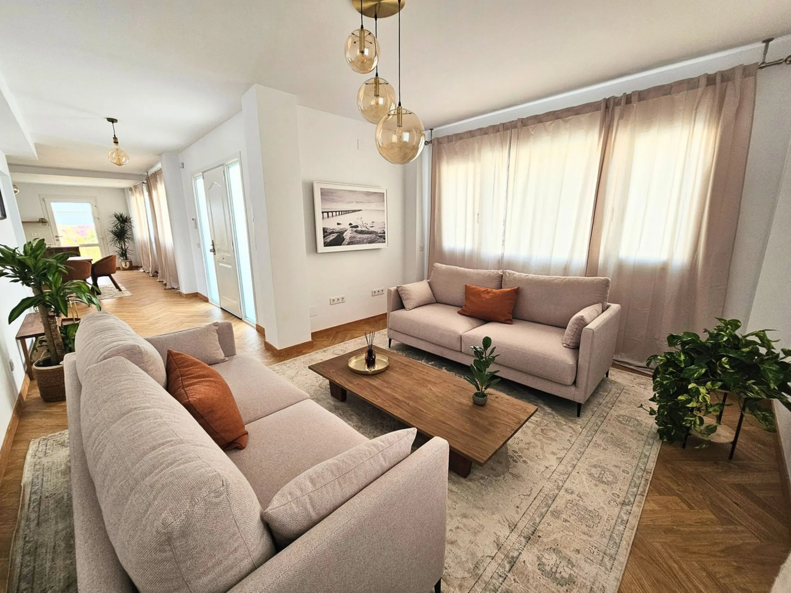 Unique opportunity to purchase an independent house within walking distance to all amenities, beach and golf in La Cala de Mijas.