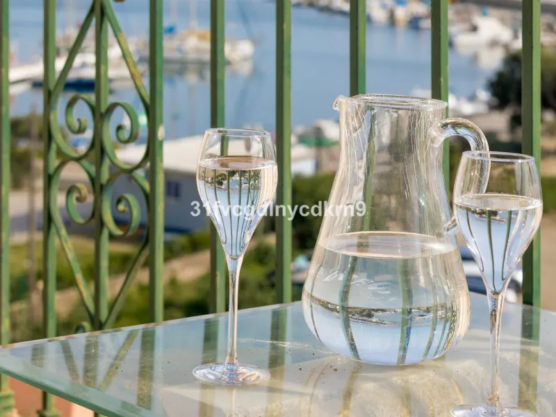 Stunning Townhouse frontline Port and beach! *with tourist license *