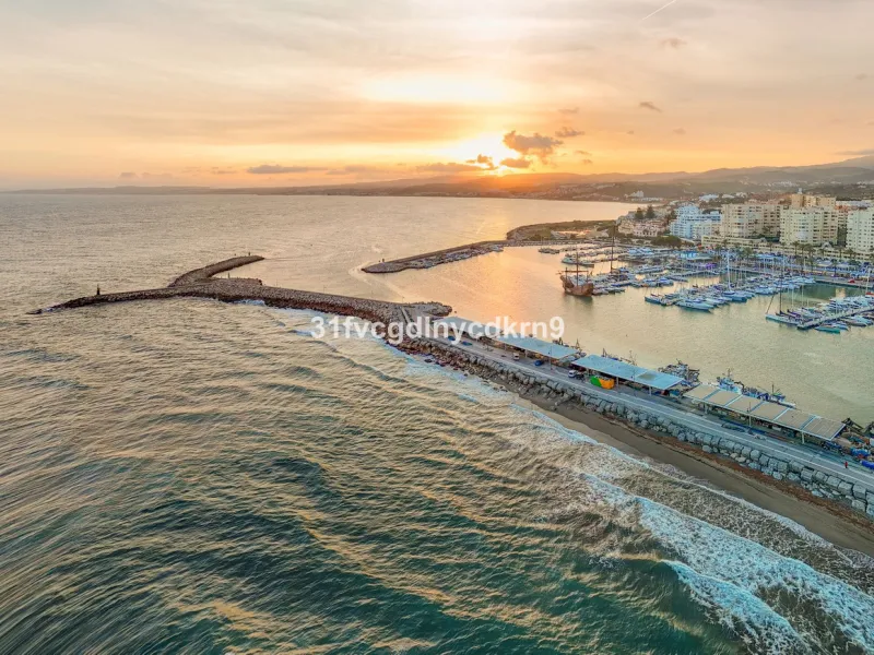 Stunning Townhouse frontline Port and beach! *with tourist license *