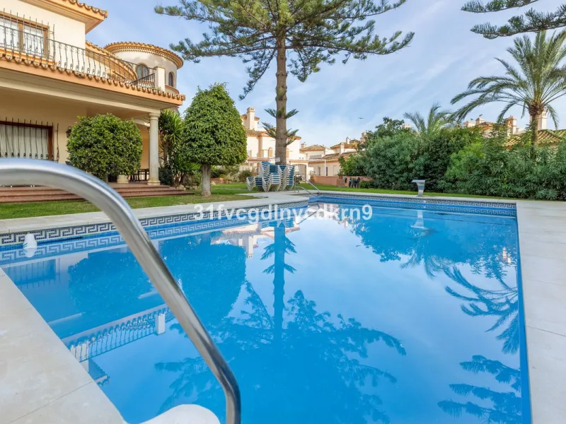 Stunning Townhouse frontline Port and beach! *with tourist license *