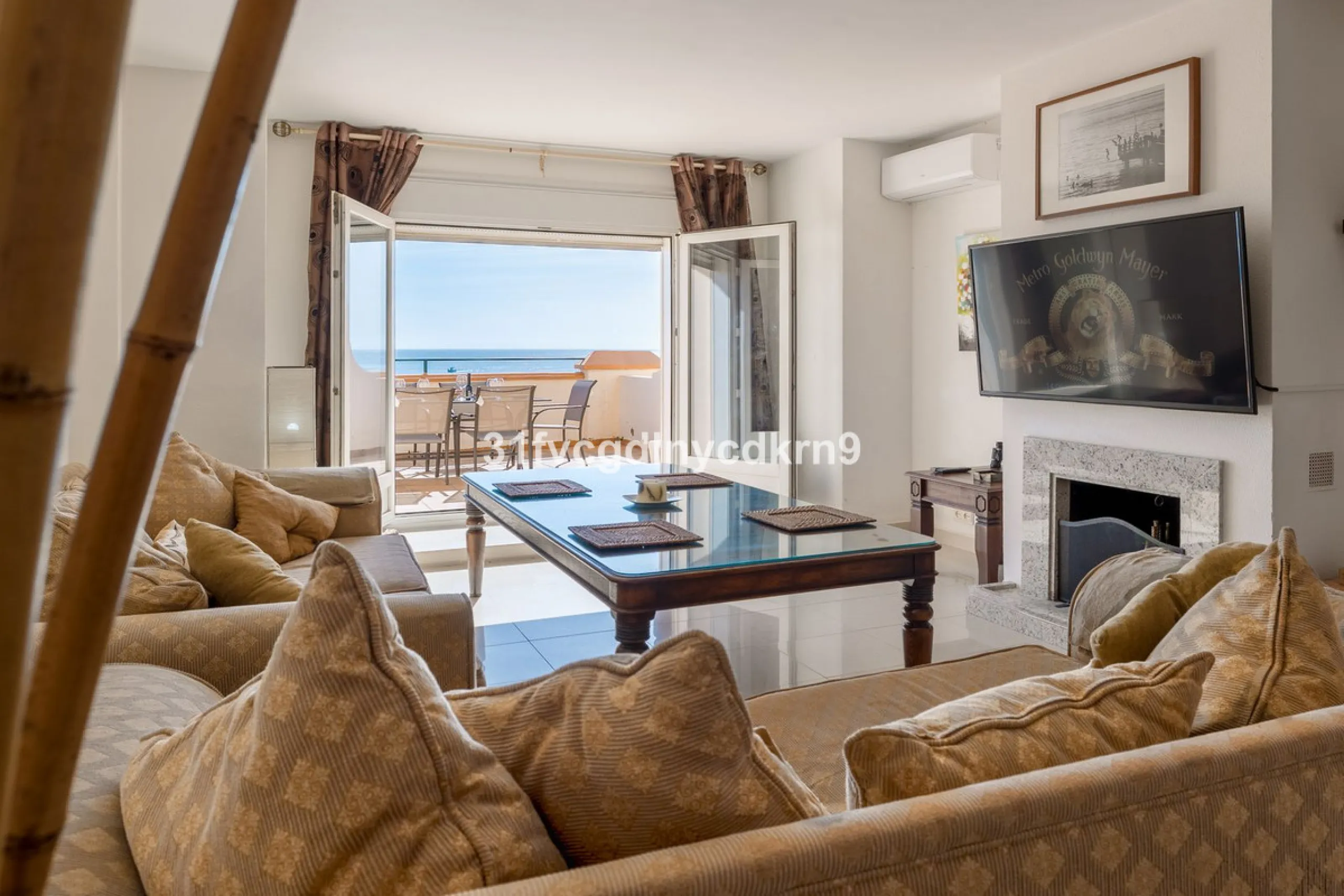 Stunning Townhouse frontline Port and beach! *with tourist license *