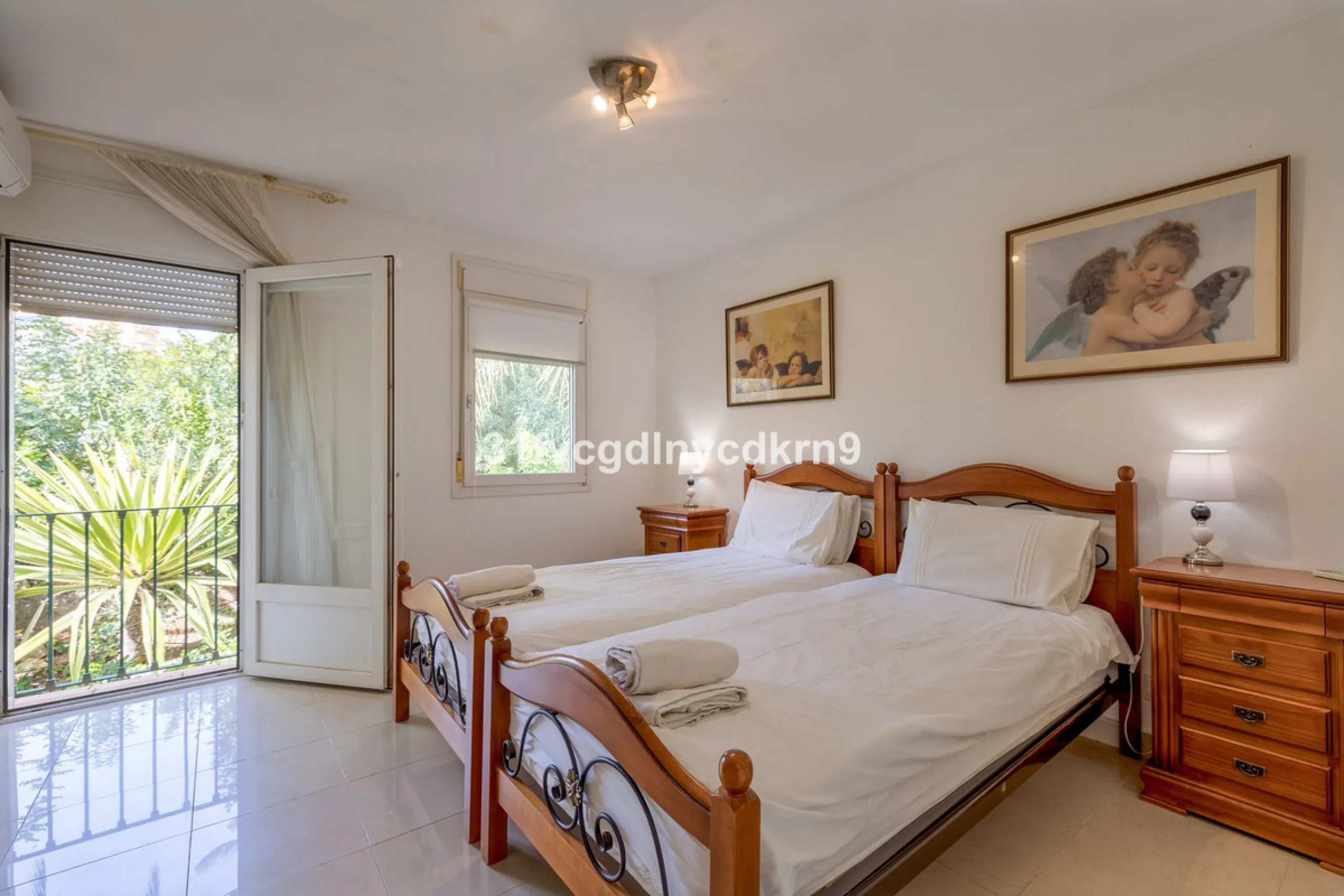 Stunning Townhouse frontline Port and beach! *with tourist license *