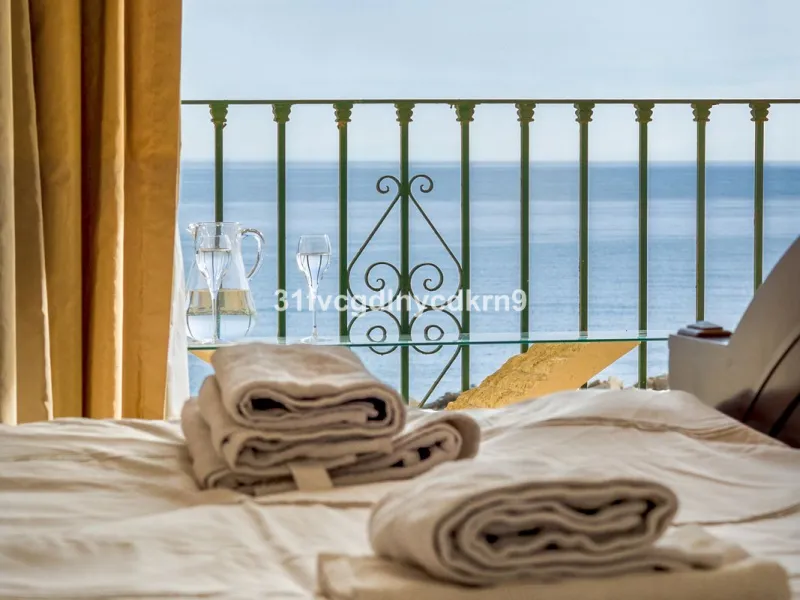 Stunning Townhouse frontline Port and beach! *with tourist license *