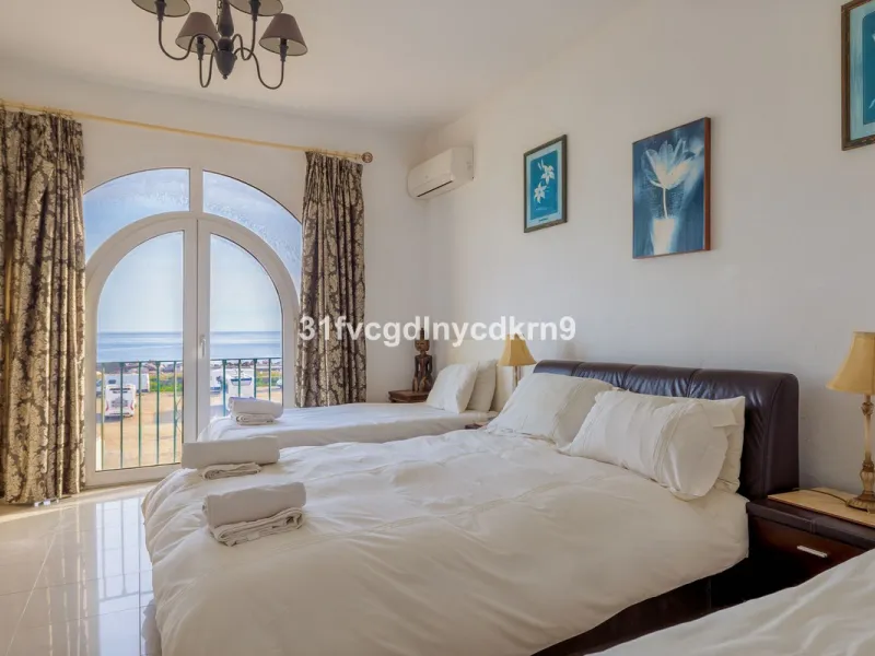 Stunning Townhouse frontline Port and beach! *with tourist license *