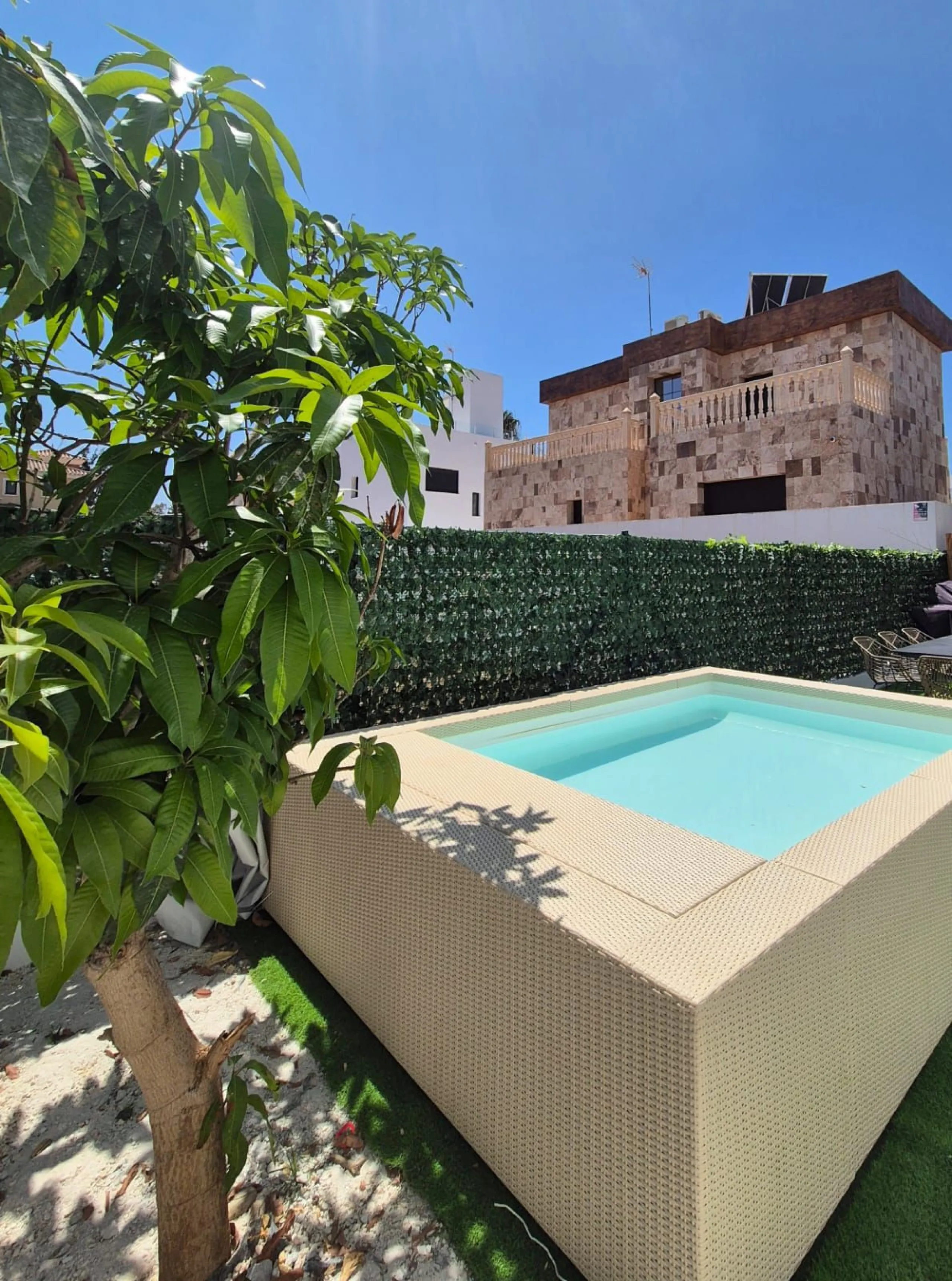 Unique opportunity to purchase an independent house within walking distance to all amenities, beach and golf in La Cala de Mijas.