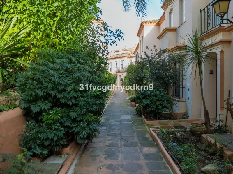 Stunning Townhouse frontline Port and beach! *with tourist license *