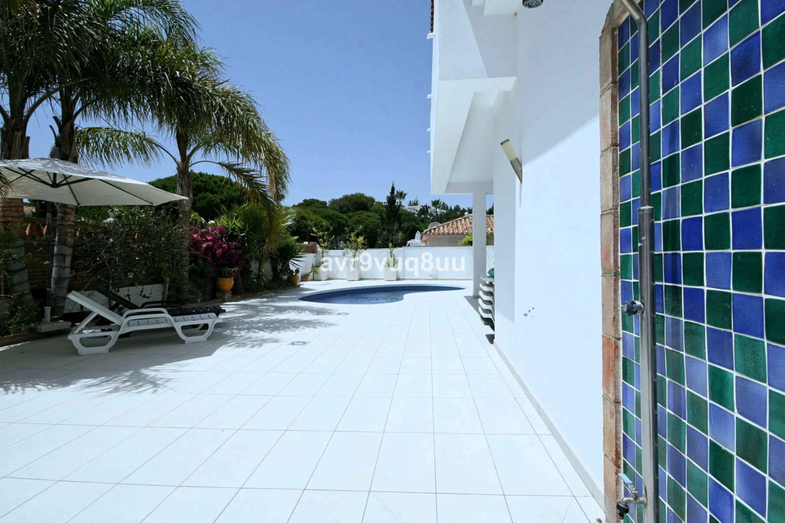 This super house has what everyone wants - a modern detached villa with private pool and sea views within an easy walk of La Cala de Mijas and the beach. The original house has had a second floor added, and the current layout makes this effectively two ho