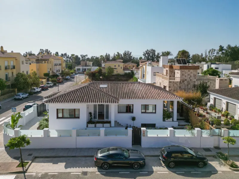 Unique opportunity to purchase an independent house within walking distance to all amenities, beach and golf in La Cala de Mijas.
