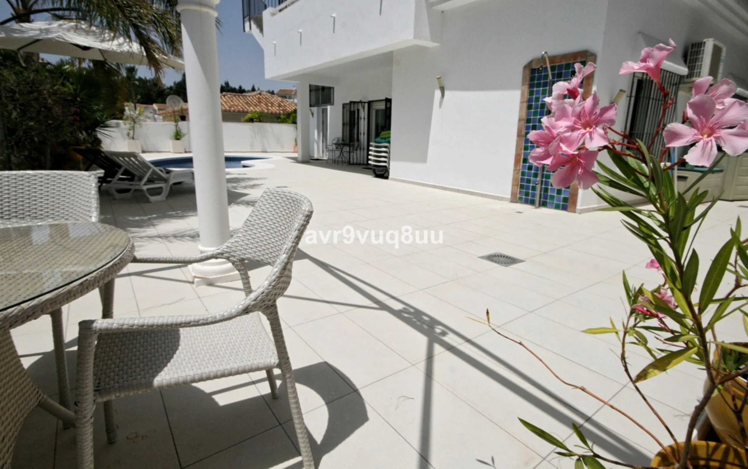This super house has what everyone wants - a modern detached villa with private pool and sea views within an easy walk of La Cala de Mijas and the beach. The original house has had a second floor added, and the current layout makes this effectively two ho