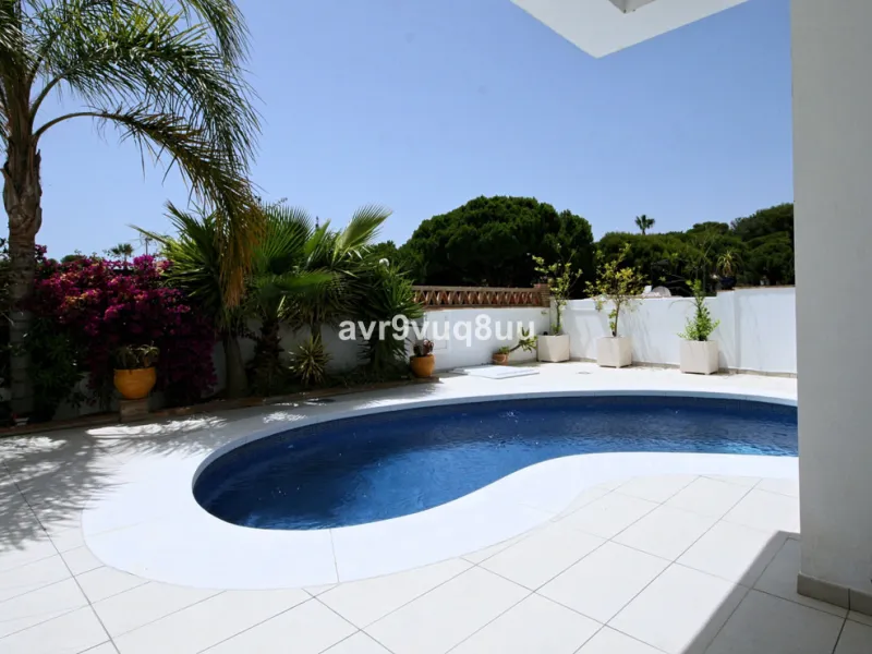 This super house has what everyone wants - a modern detached villa with private pool and sea views within an easy walk of La Cala de Mijas and the beach. The original house has had a second floor added, and the current layout makes this effectively two ho