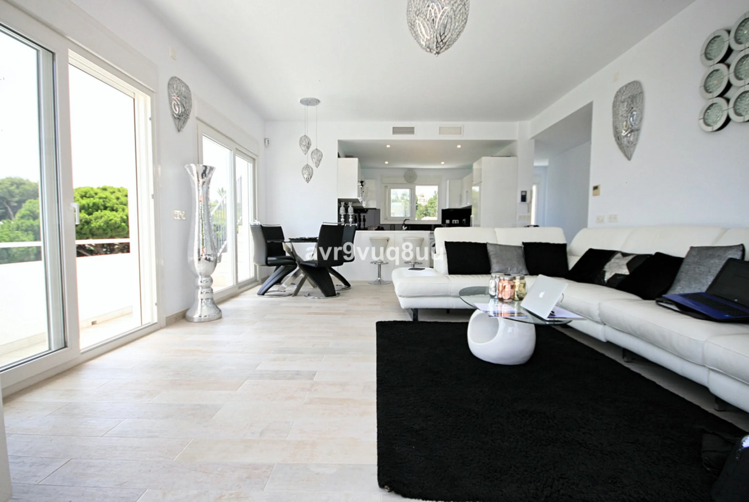 This super house has what everyone wants - a modern detached villa with private pool and sea views within an easy walk of La Cala de Mijas and the beach. The original house has had a second floor added, and the current layout makes this effectively two ho