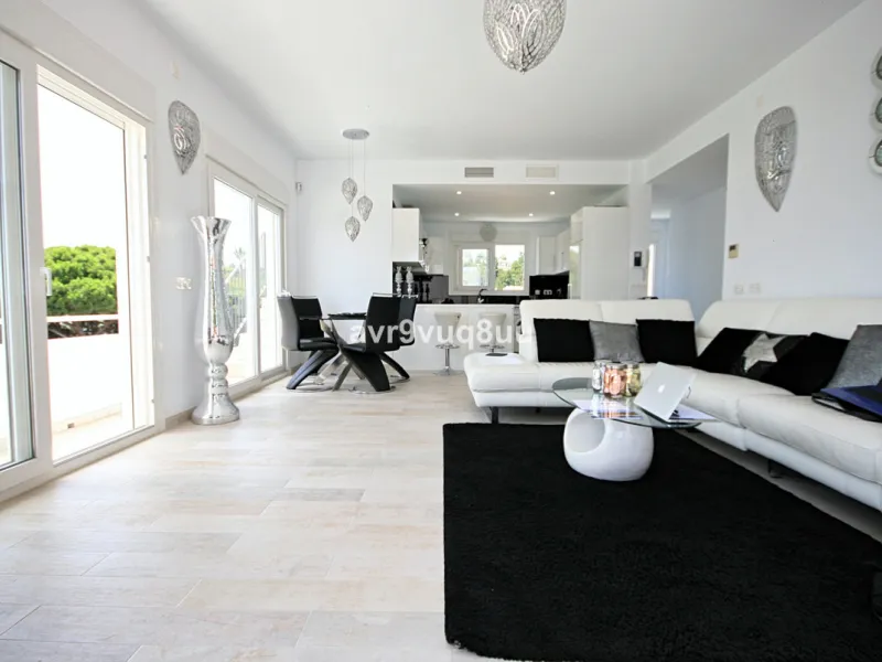 This super house has what everyone wants - a modern detached villa with private pool and sea views within an easy walk of La Cala de Mijas and the beach. The original house has had a second floor added, and the current layout makes this effectively two ho