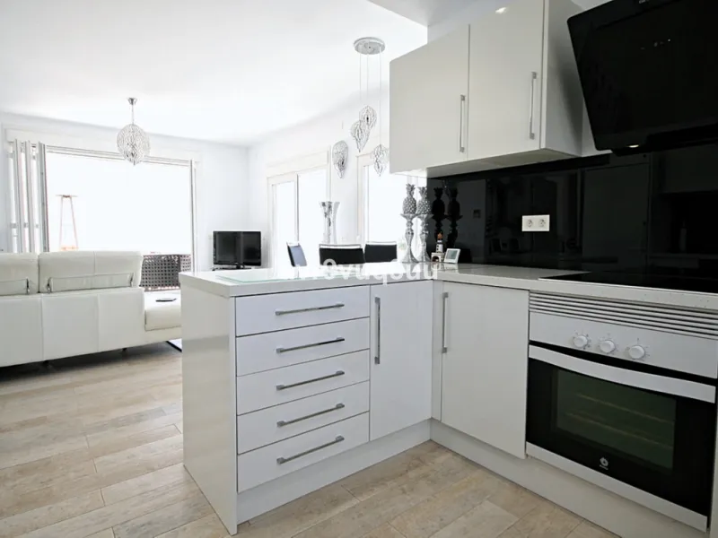 This super house has what everyone wants - a modern detached villa with private pool and sea views within an easy walk of La Cala de Mijas and the beach. The original house has had a second floor added, and the current layout makes this effectively two ho