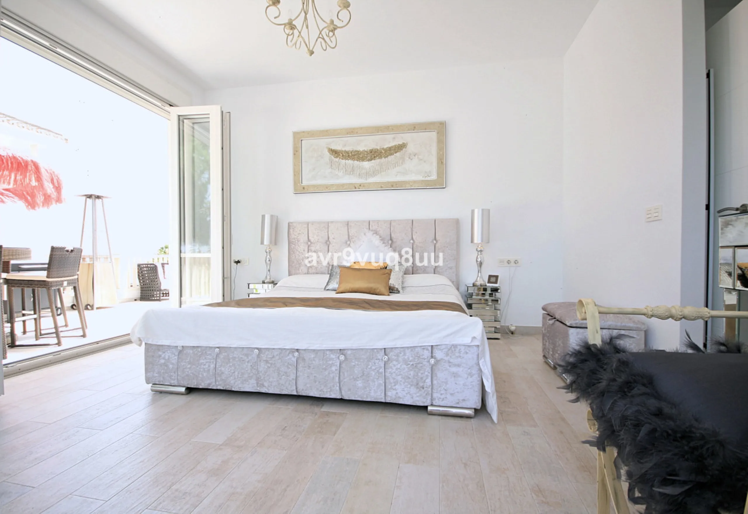 This super house has what everyone wants - a modern detached villa with private pool and sea views within an easy walk of La Cala de Mijas and the beach. The original house has had a second floor added, and the current layout makes this effectively two ho