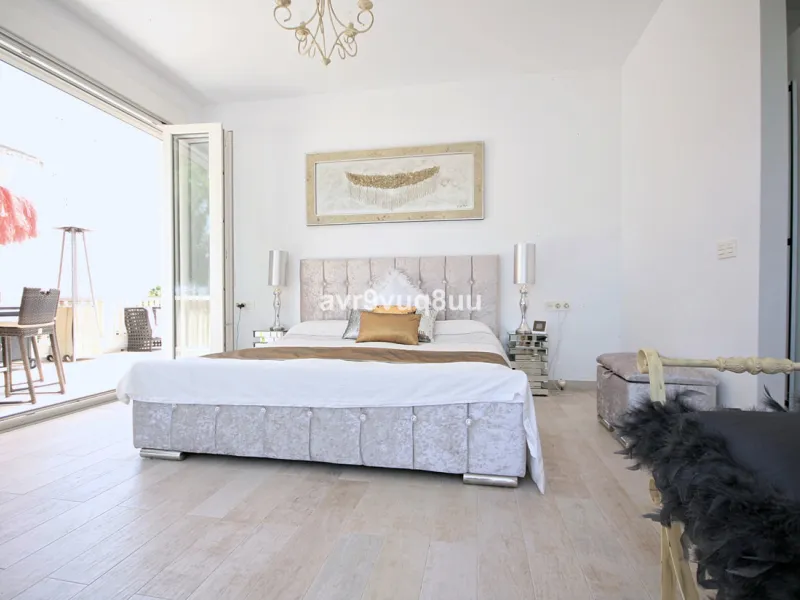 This super house has what everyone wants - a modern detached villa with private pool and sea views within an easy walk of La Cala de Mijas and the beach. The original house has had a second floor added, and the current layout makes this effectively two ho