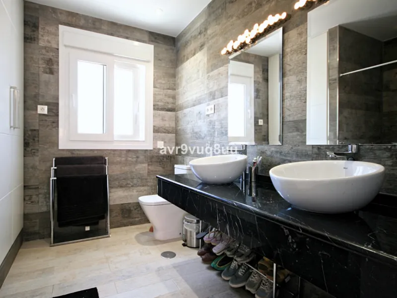 This super house has what everyone wants - a modern detached villa with private pool and sea views within an easy walk of La Cala de Mijas and the beach. The original house has had a second floor added, and the current layout makes this effectively two ho