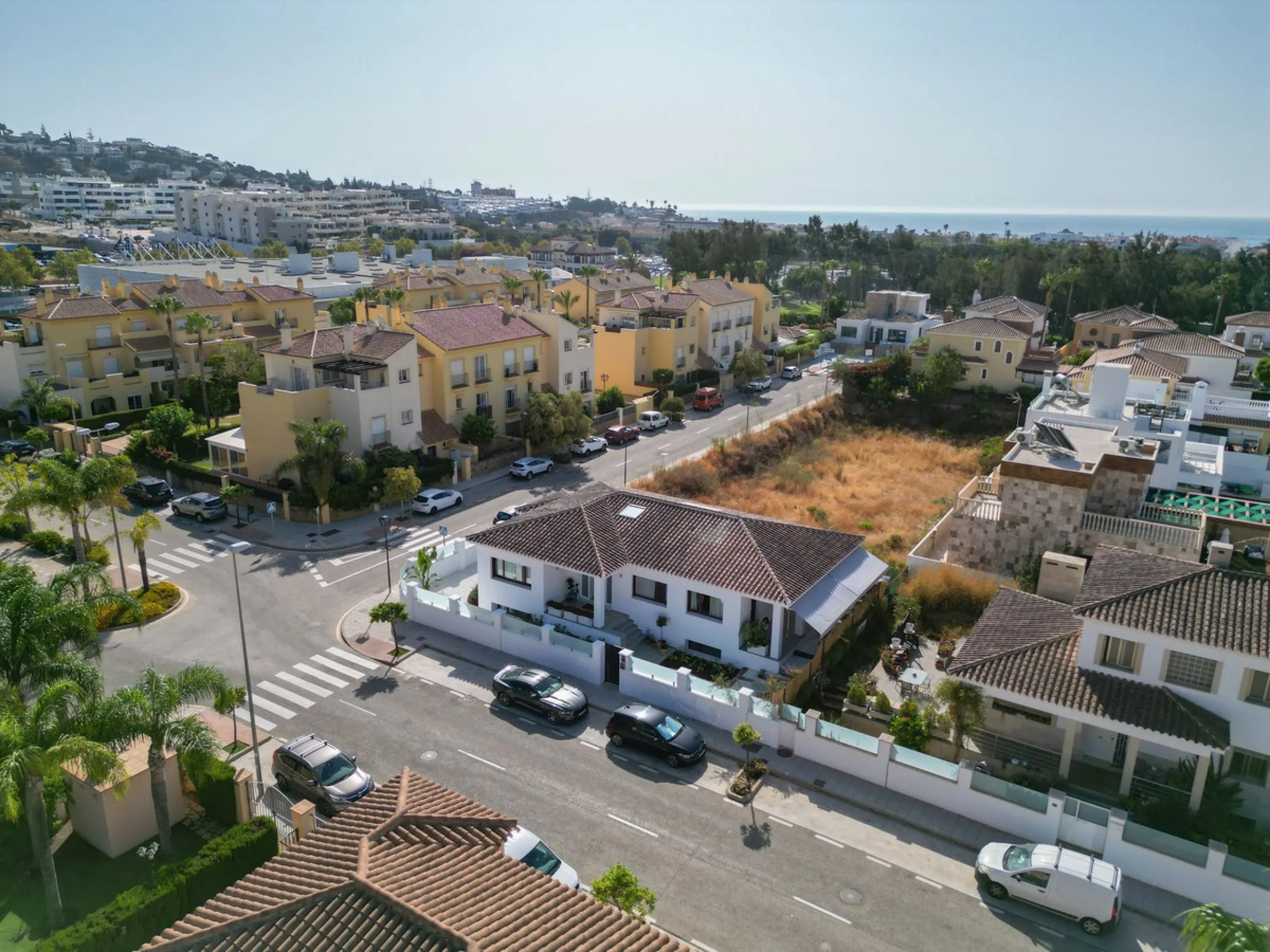 Unique opportunity to purchase an independent house within walking distance to all amenities, beach and golf in La Cala de Mijas.