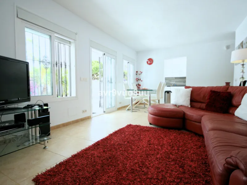This super house has what everyone wants - a modern detached villa with private pool and sea views within an easy walk of La Cala de Mijas and the beach. The original house has had a second floor added, and the current layout makes this effectively two ho