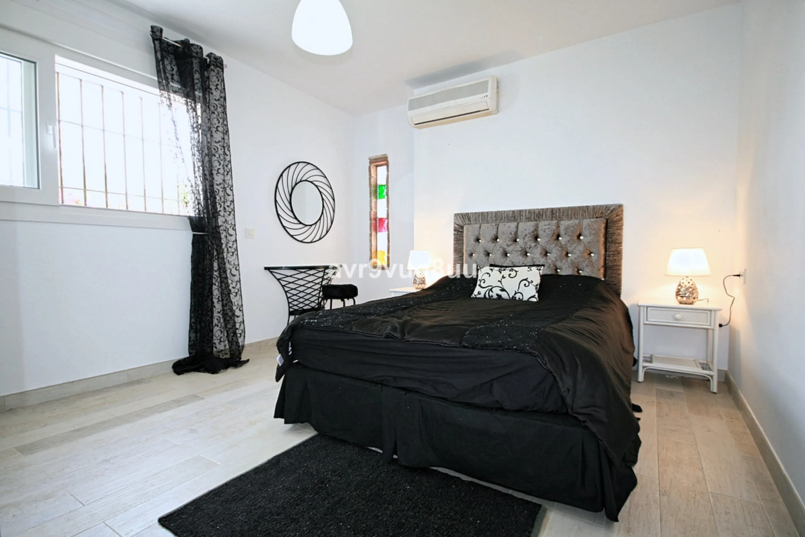 This super house has what everyone wants - a modern detached villa with private pool and sea views within an easy walk of La Cala de Mijas and the beach. The original house has had a second floor added, and the current layout makes this effectively two ho