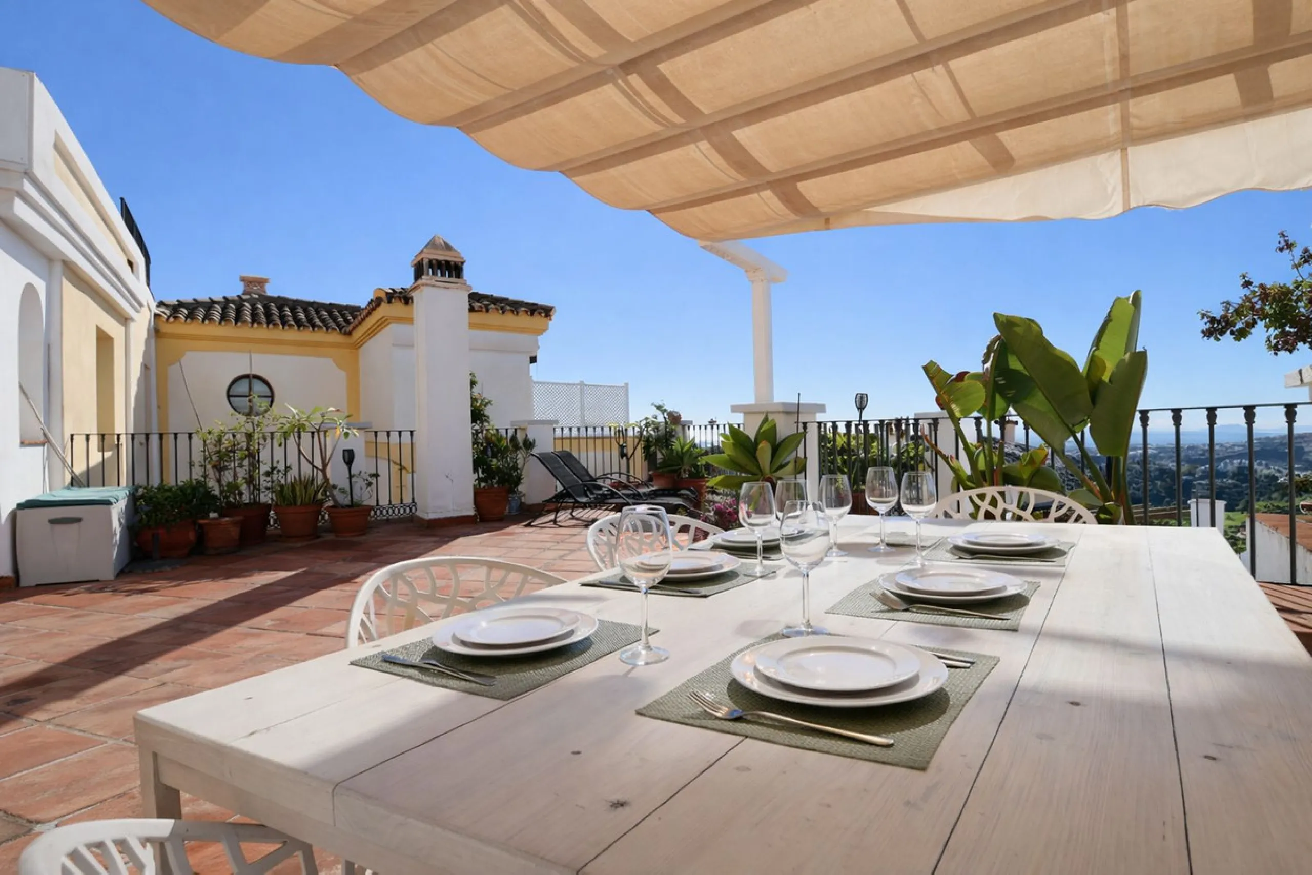 Panoramic views from this beautiful,  fully reformed 3 bed townhouse in the in the sought after village of La Heredia.