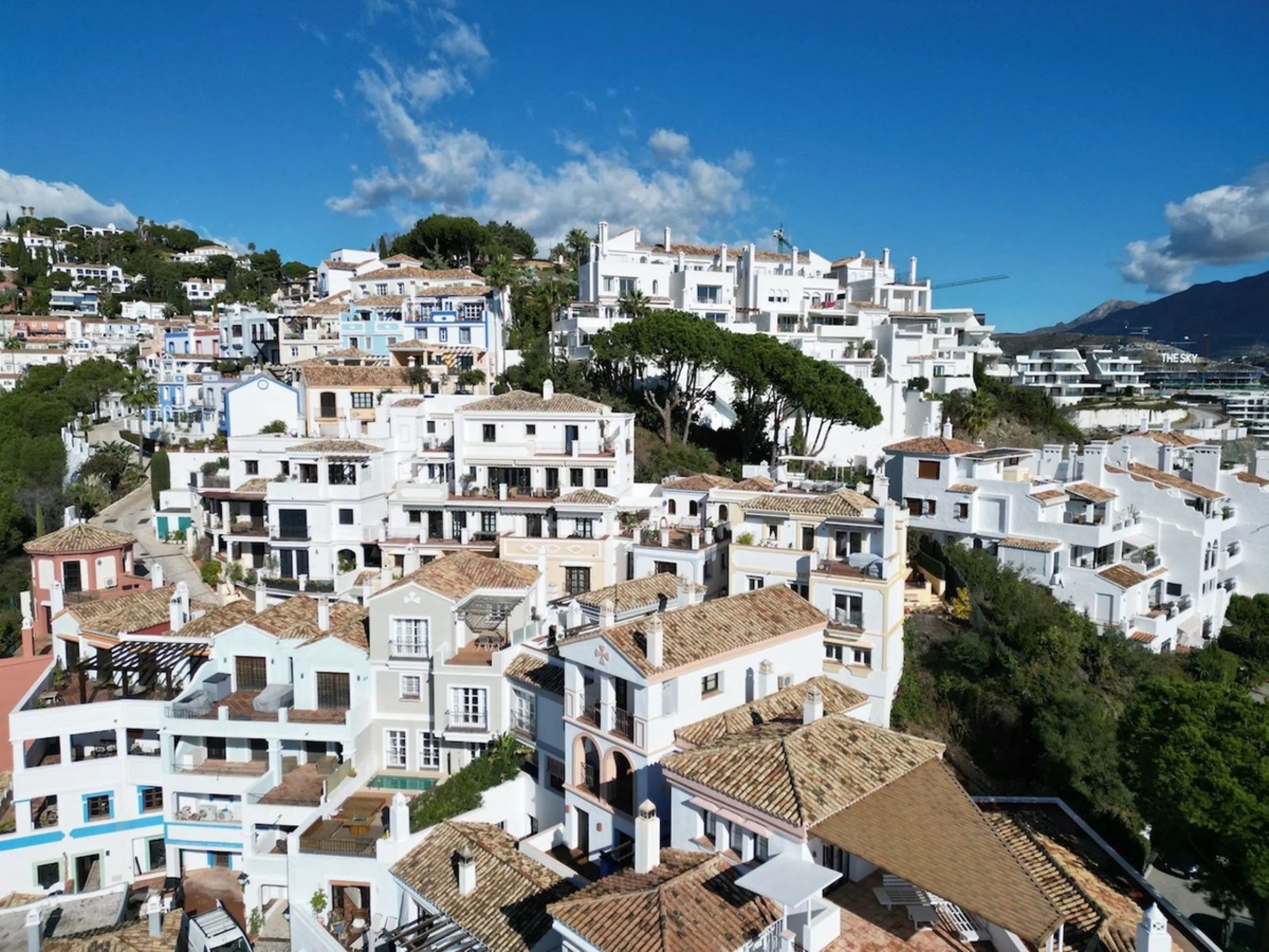 Panoramic views from this beautiful,  fully reformed 3 bed townhouse in the in the sought after village of La Heredia.