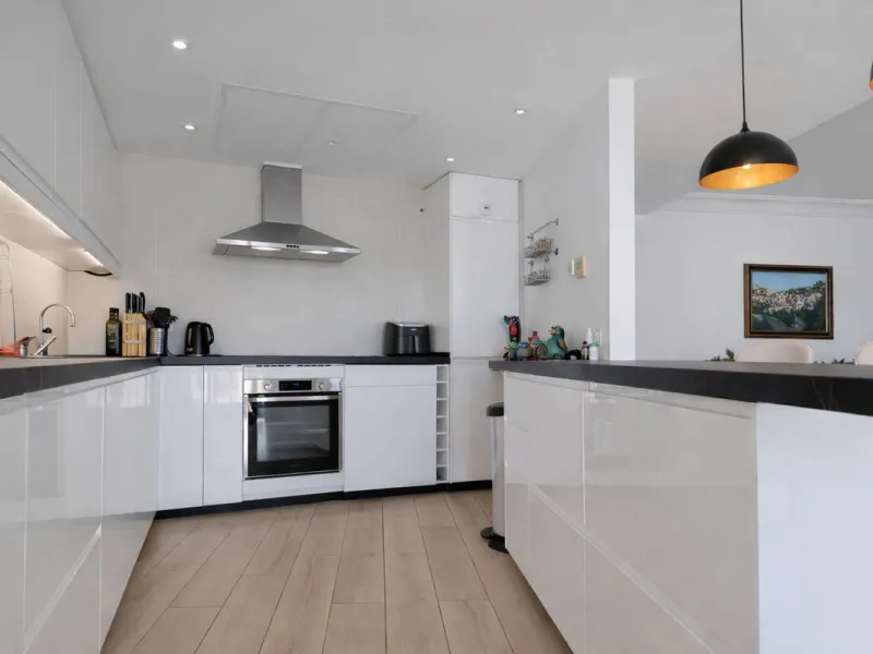 Panoramic views from this beautiful,  fully reformed 3 bed townhouse in the in the sought after village of La Heredia.