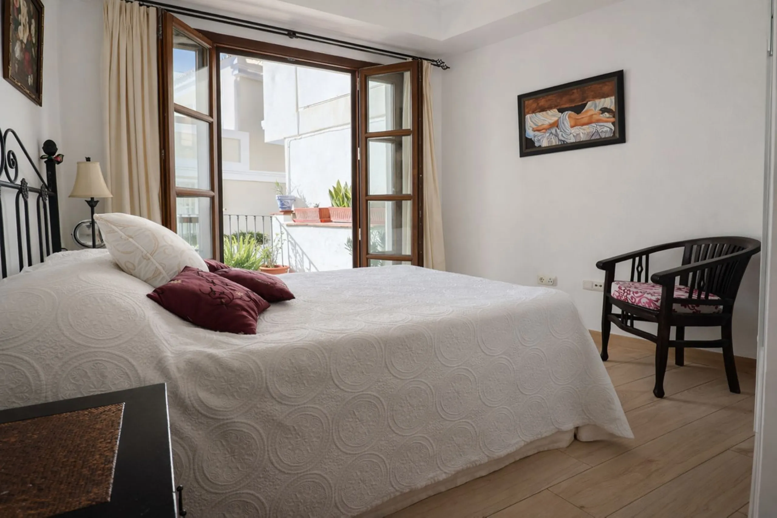 Panoramic views from this beautiful,  fully reformed 3 bed townhouse in the in the sought after village of La Heredia.