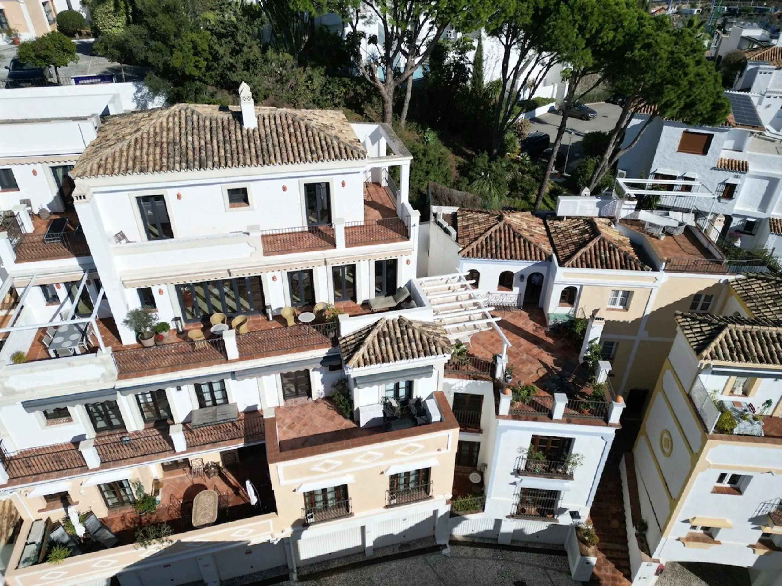 Panoramic views from this beautiful,  fully reformed 3 bed townhouse in the in the sought after village of La Heredia.