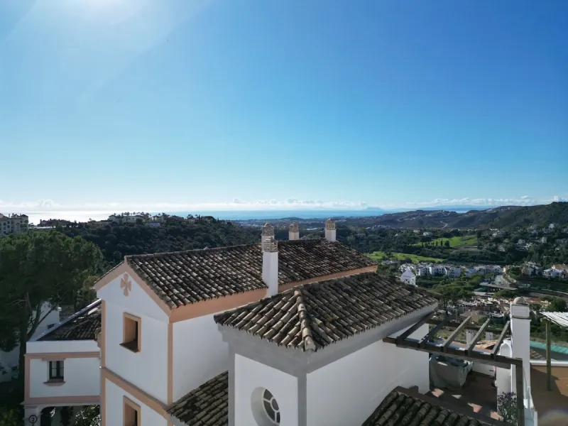 Panoramic views from this beautiful,  fully reformed 3 bed townhouse in the in the sought after village of La Heredia.