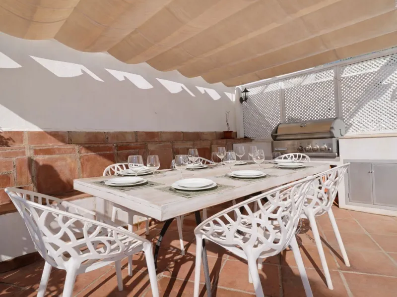 Panoramic views from this beautiful,  fully reformed 3 bed townhouse in the in the sought after village of La Heredia.