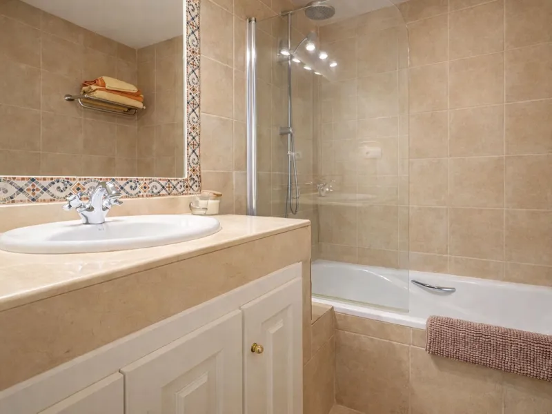 Panoramic views from this beautiful,  fully reformed 3 bed townhouse in the in the sought after village of La Heredia.