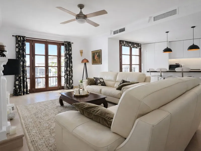Panoramic views from this beautiful,  fully reformed 3 bed townhouse in the in the sought after village of La Heredia.