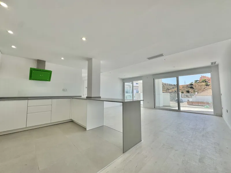 A residential complex with a unique style and wonderful sea views, complementing the bright apartments and penthouses thanks to their excellent orientation, contemporary design, and spacious terraces and solariums.