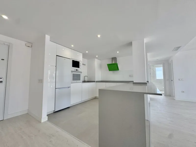 A residential complex with a unique style and wonderful sea views, complementing the bright apartments and penthouses thanks to their excellent orientation, contemporary design, and spacious terraces and solariums.