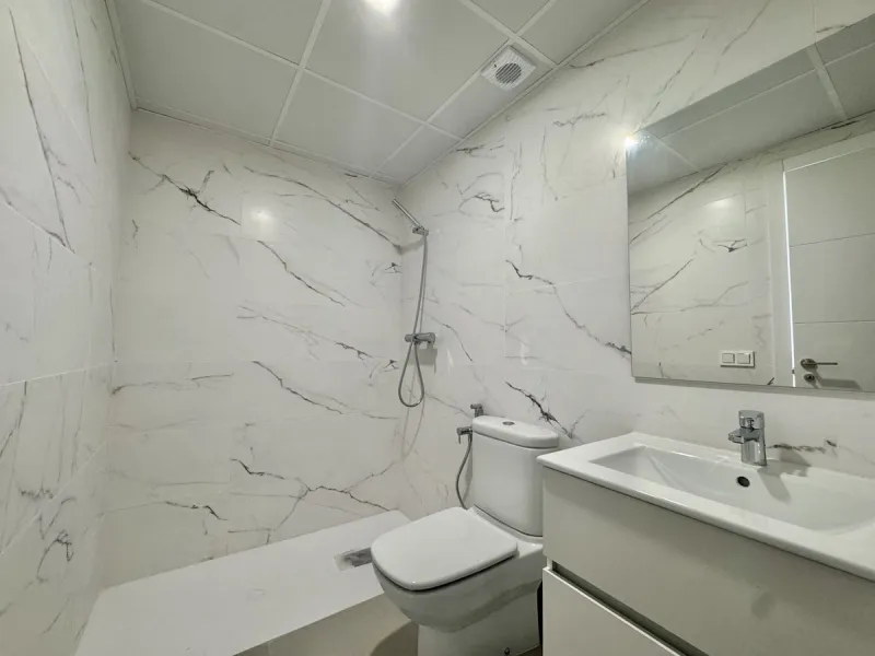 A residential complex with a unique style and wonderful sea views, complementing the bright apartments and penthouses thanks to their excellent orientation, contemporary design, and spacious terraces and solariums.