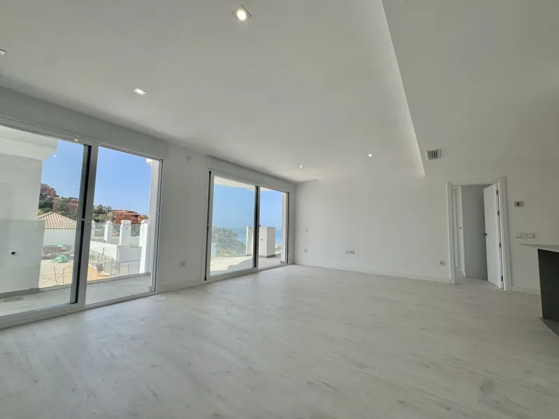 A residential complex with a unique style and wonderful sea views, complementing the bright apartments and penthouses thanks to their excellent orientation, contemporary design, and spacious terraces and solariums.