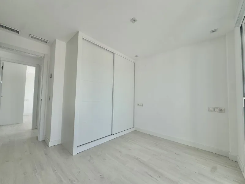 A residential complex with a unique style and wonderful sea views, complementing the bright apartments and penthouses thanks to their excellent orientation, contemporary design, and spacious terraces and solariums.