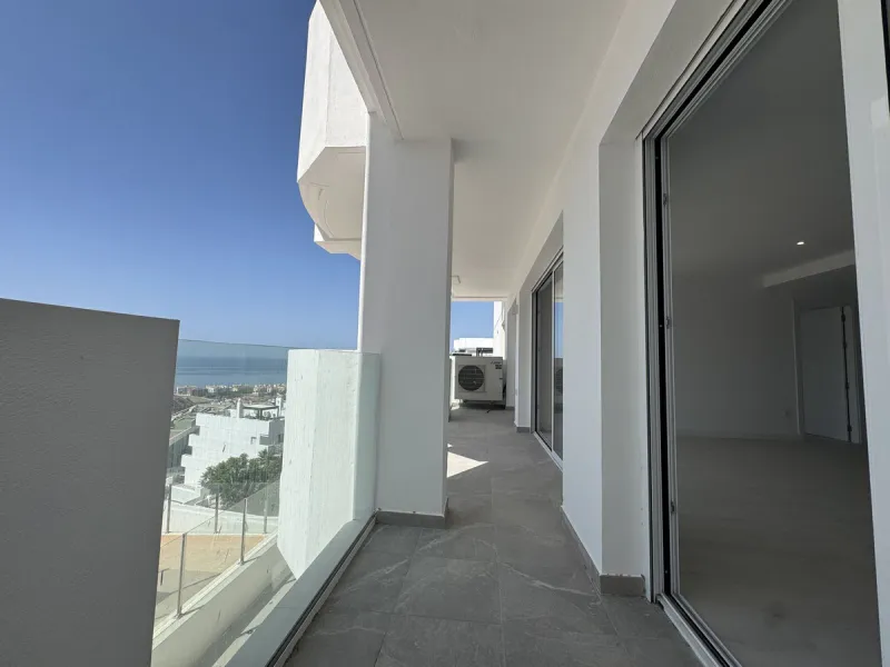 A residential complex with a unique style and wonderful sea views, complementing the bright apartments and penthouses thanks to their excellent orientation, contemporary design, and spacious terraces and solariums.