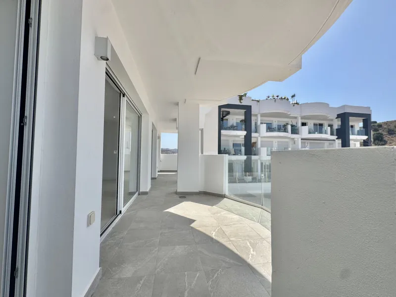 A residential complex with a unique style and wonderful sea views, complementing the bright apartments and penthouses thanks to their excellent orientation, contemporary design, and spacious terraces and solariums.