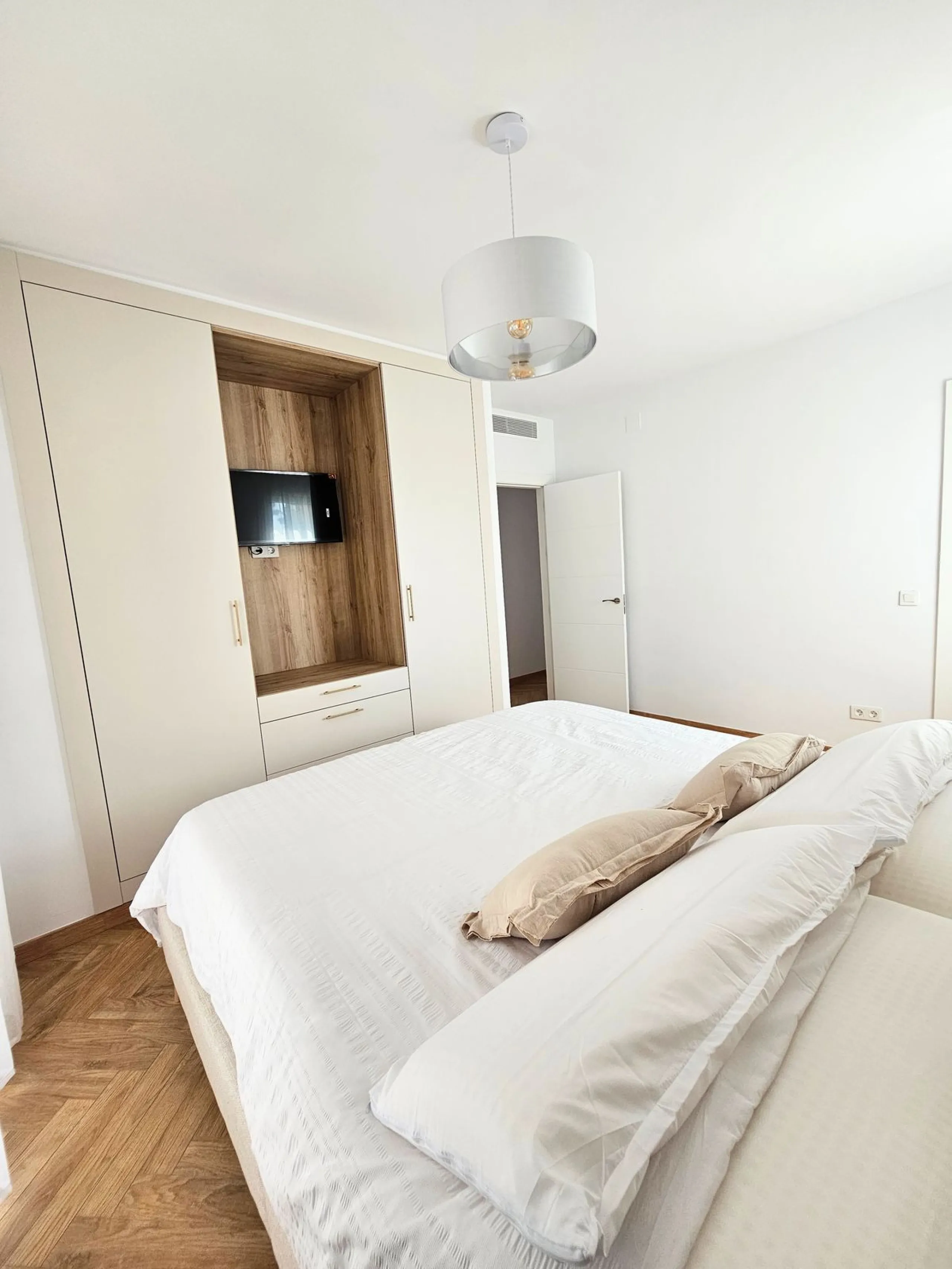 Unique opportunity to purchase an independent house within walking distance to all amenities, beach and golf in La Cala de Mijas.