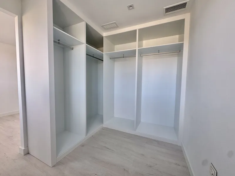 A residential complex with a unique style and wonderful sea views, complementing the bright apartments and penthouses thanks to their excellent orientation, contemporary design, and spacious terraces and solariums.