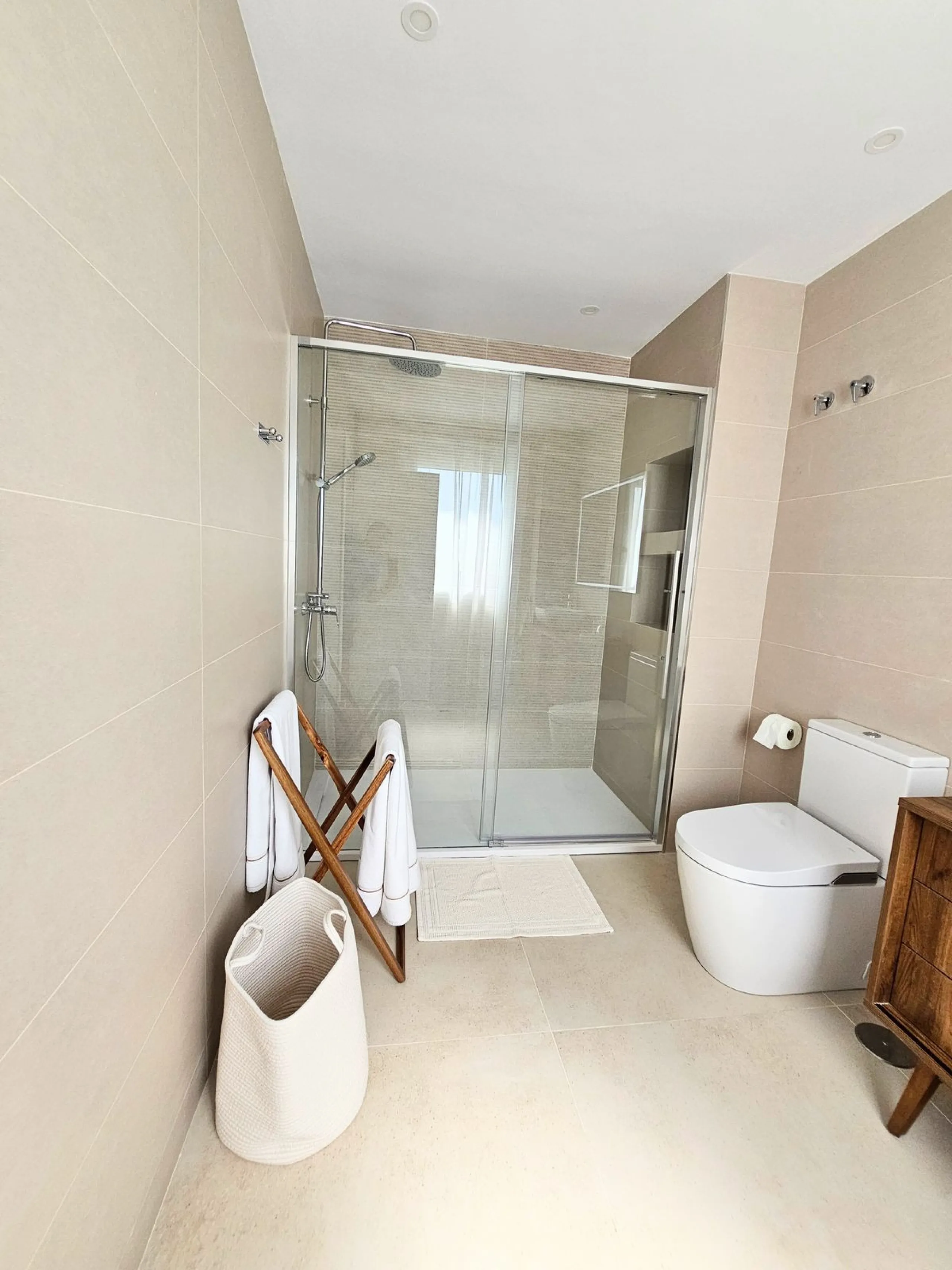 Unique opportunity to purchase an independent house within walking distance to all amenities, beach and golf in La Cala de Mijas.