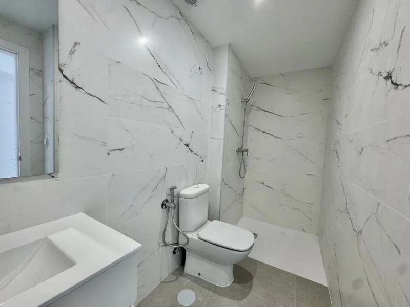 A residential complex with a unique style and wonderful sea views, complementing the bright apartments and penthouses thanks to their excellent orientation, contemporary design, and spacious terraces and solariums.