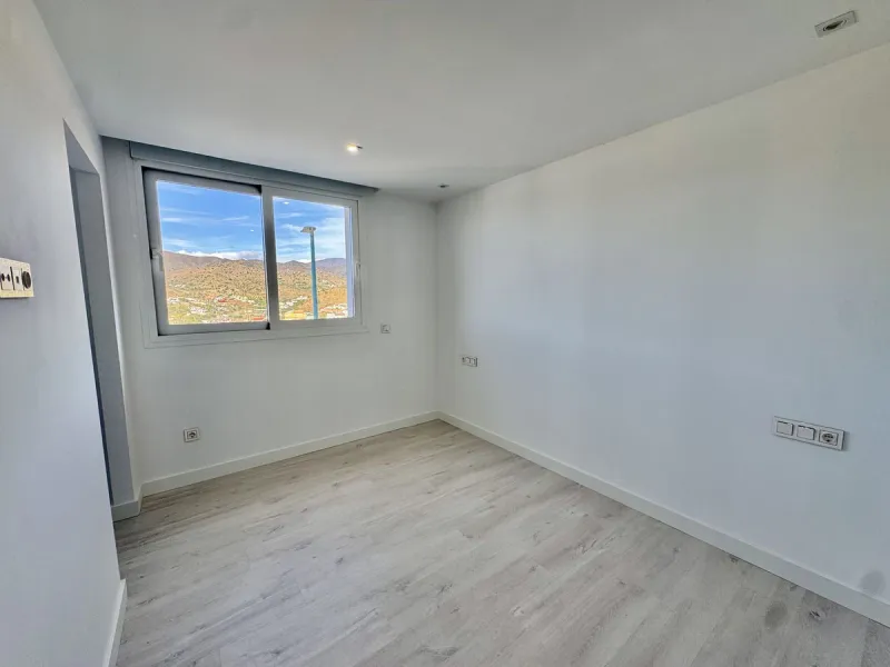 A residential complex with a unique style and wonderful sea views, complementing the bright apartments and penthouses thanks to their excellent orientation, contemporary design, and spacious terraces and solariums.