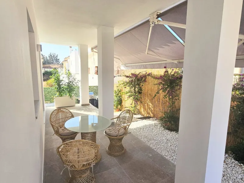Unique opportunity to purchase an independent house within walking distance to all amenities, beach and golf in La Cala de Mijas.