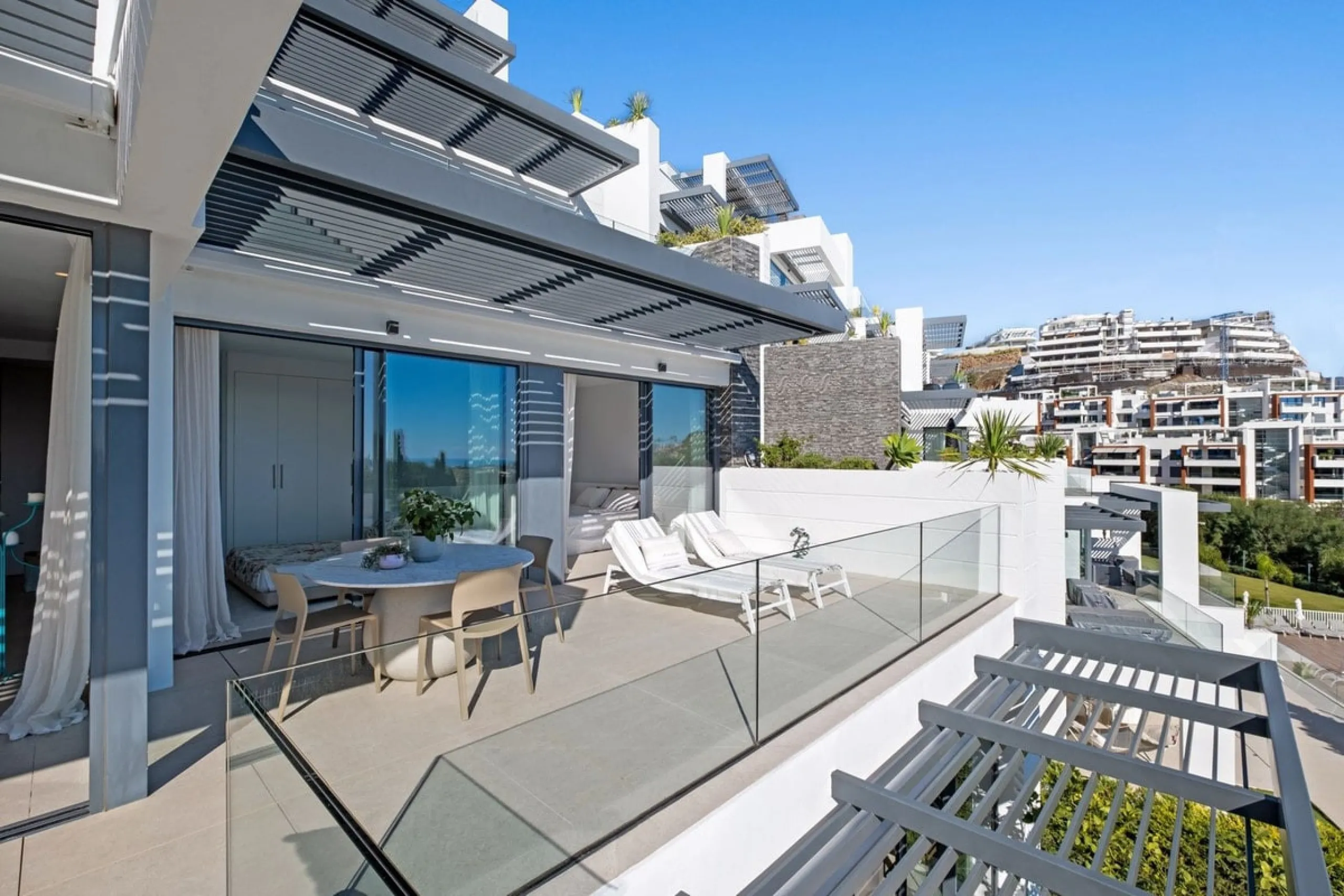 Apartment - Middle Floor Apartment в продаже в Benahavís, Málaga. В доме 2 спален и 2 ванных комнат. Площадь дома 112 м²