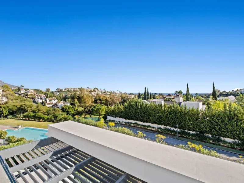 Apartment - Middle Floor Apartment в продаже в Benahavís, Málaga. В доме 2 спален и 2 ванных комнат. Площадь дома 112 м²