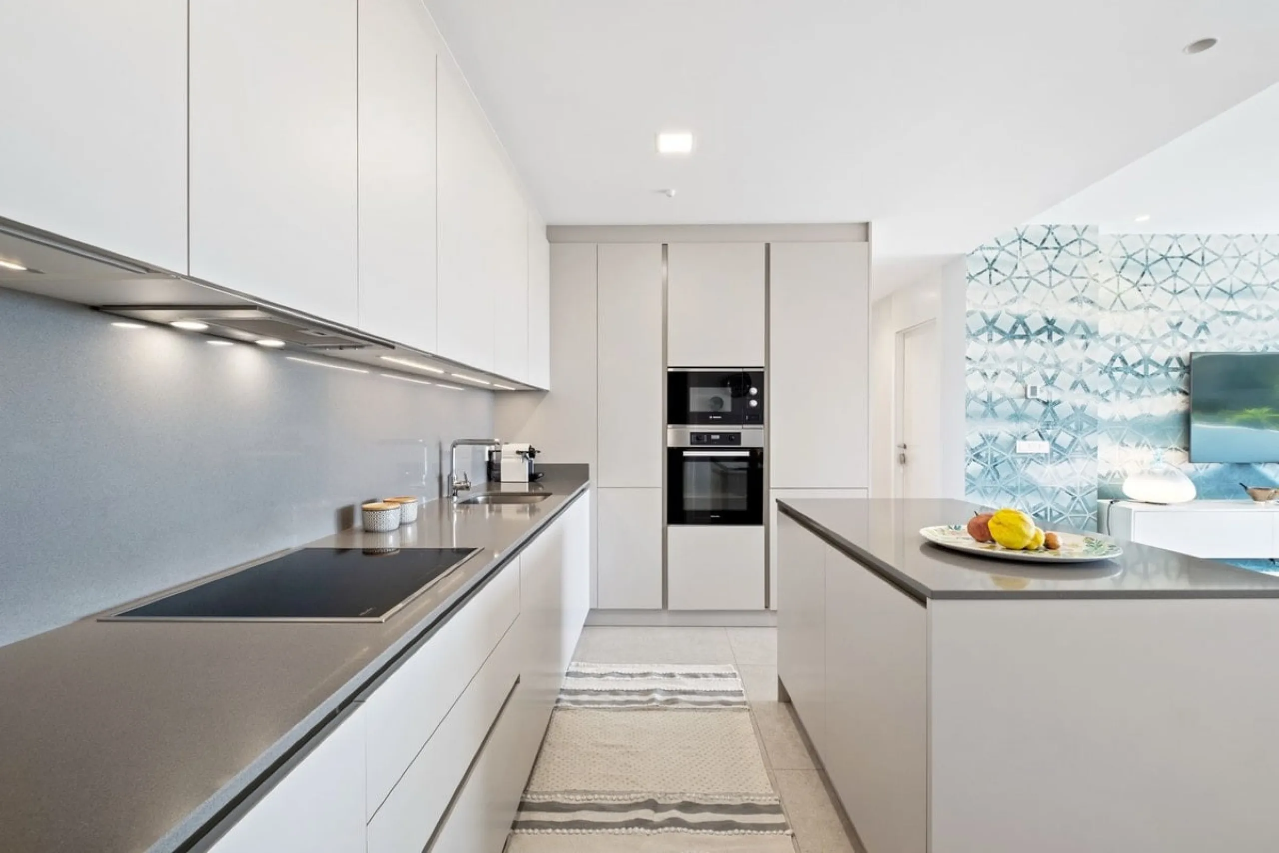 Apartment - Middle Floor Apartment в продаже в Benahavís, Málaga. В доме 2 спален и 2 ванных комнат. Площадь дома 112 м²